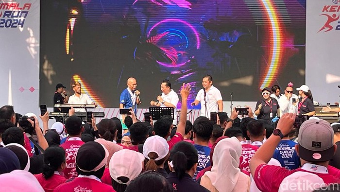 kapolri-jamintel-dan-ksad-nyanyi-bareng-di-kemala-run-2024-rumondang-naibahodetikcom_169